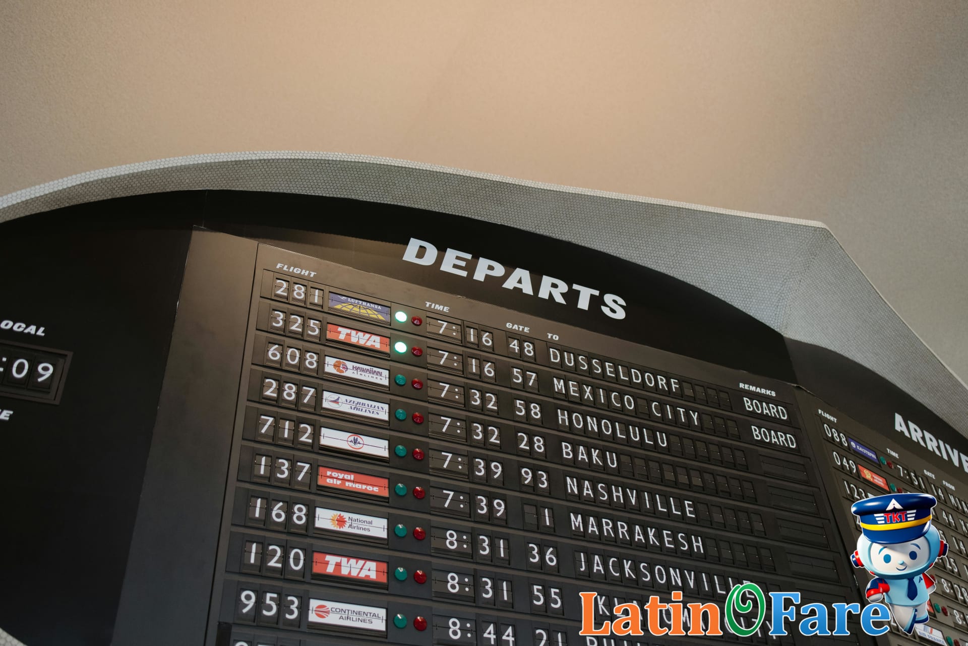 Digital boards comparing New York’s three alternate airports for cheaper flight options
