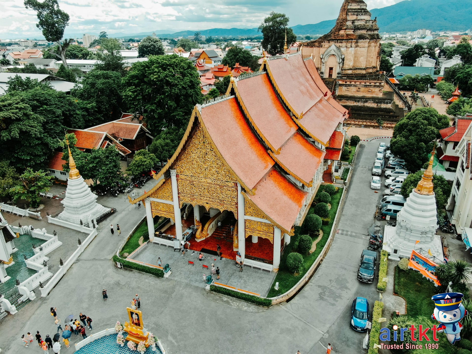 Stunning panoramic Chiang Mai city with mountains and temples view