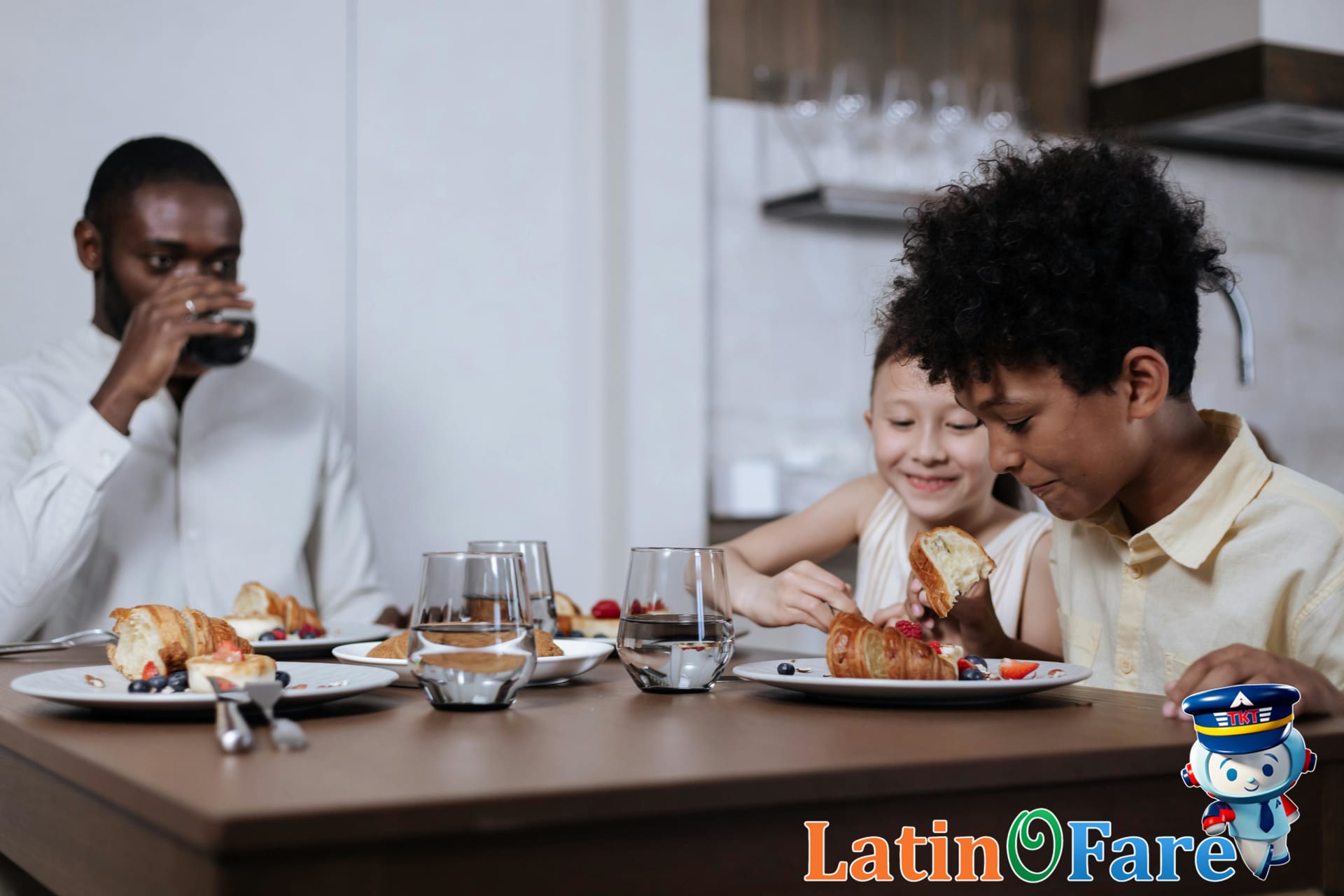 Family enjoying breakfast at a Nashville hotel, showing affordable stays and budget accommodation options.