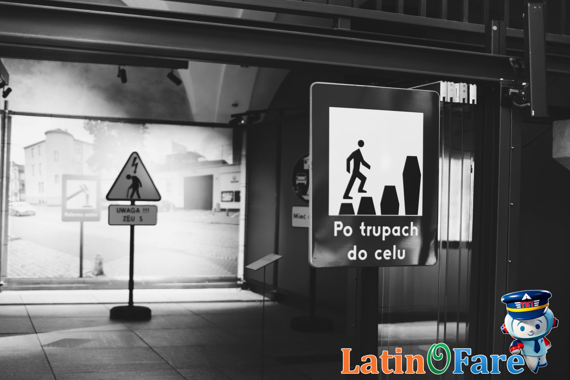 Pickpocket warning sign at tourist attraction highlights common tourist scams for travelers.