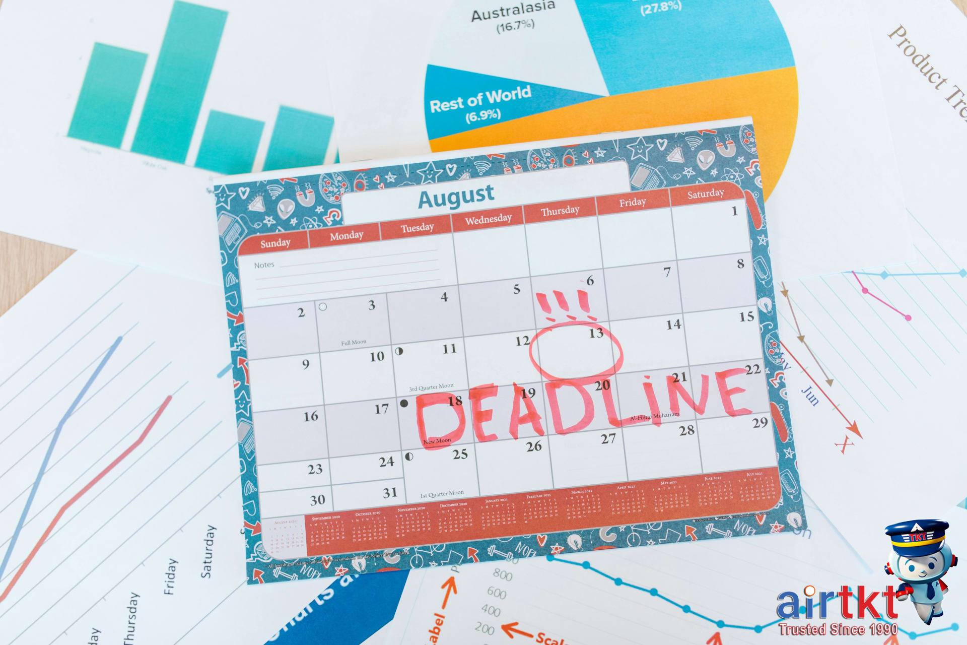 Weekly calendar highlighting best time to book flights marked with notes
