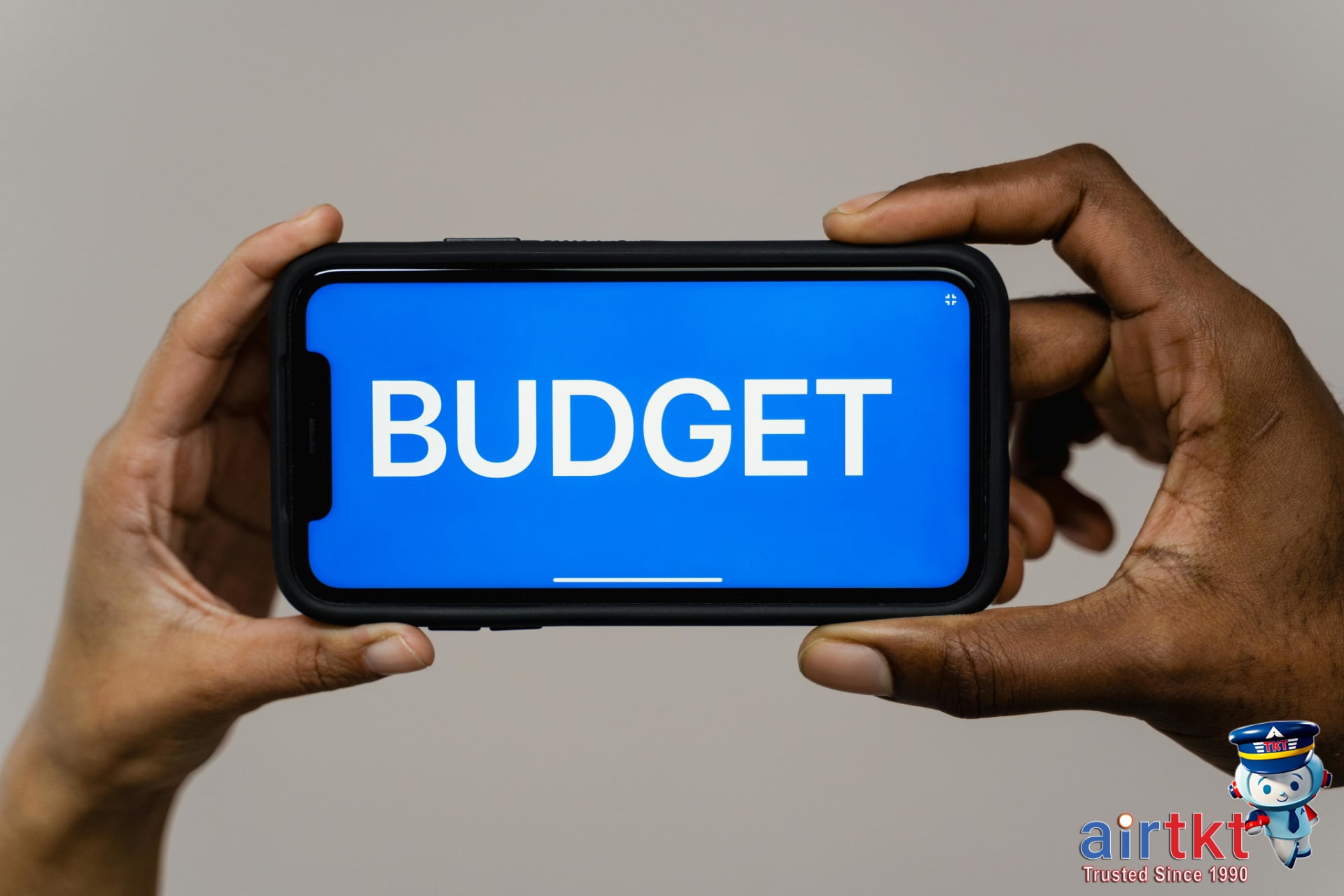 Traveler budgeting for TSA and travel costs using smartphone app