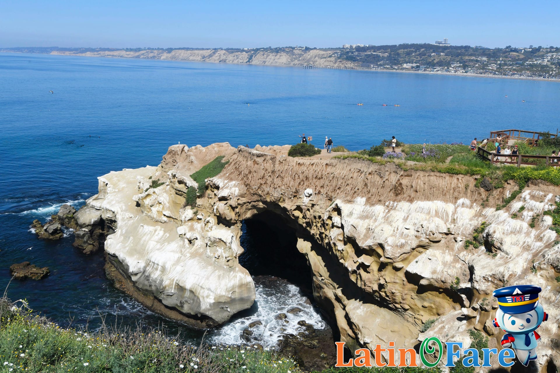 Free sunset views over La Jolla Cove in San Diego for budget-conscious travelers and visitors.