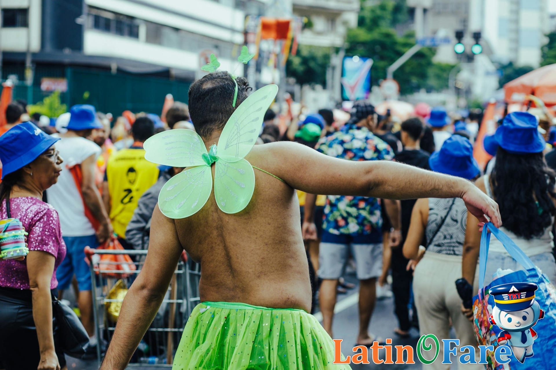 Festivalgoers dancing at a busy bloco street party in Rio during Carnival.