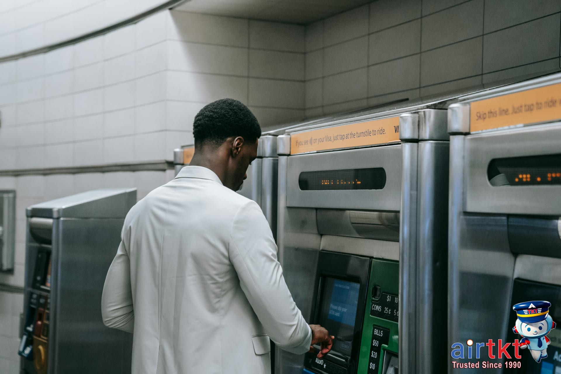 Using ATM abroad for foreign currency withdrawals by traveler
