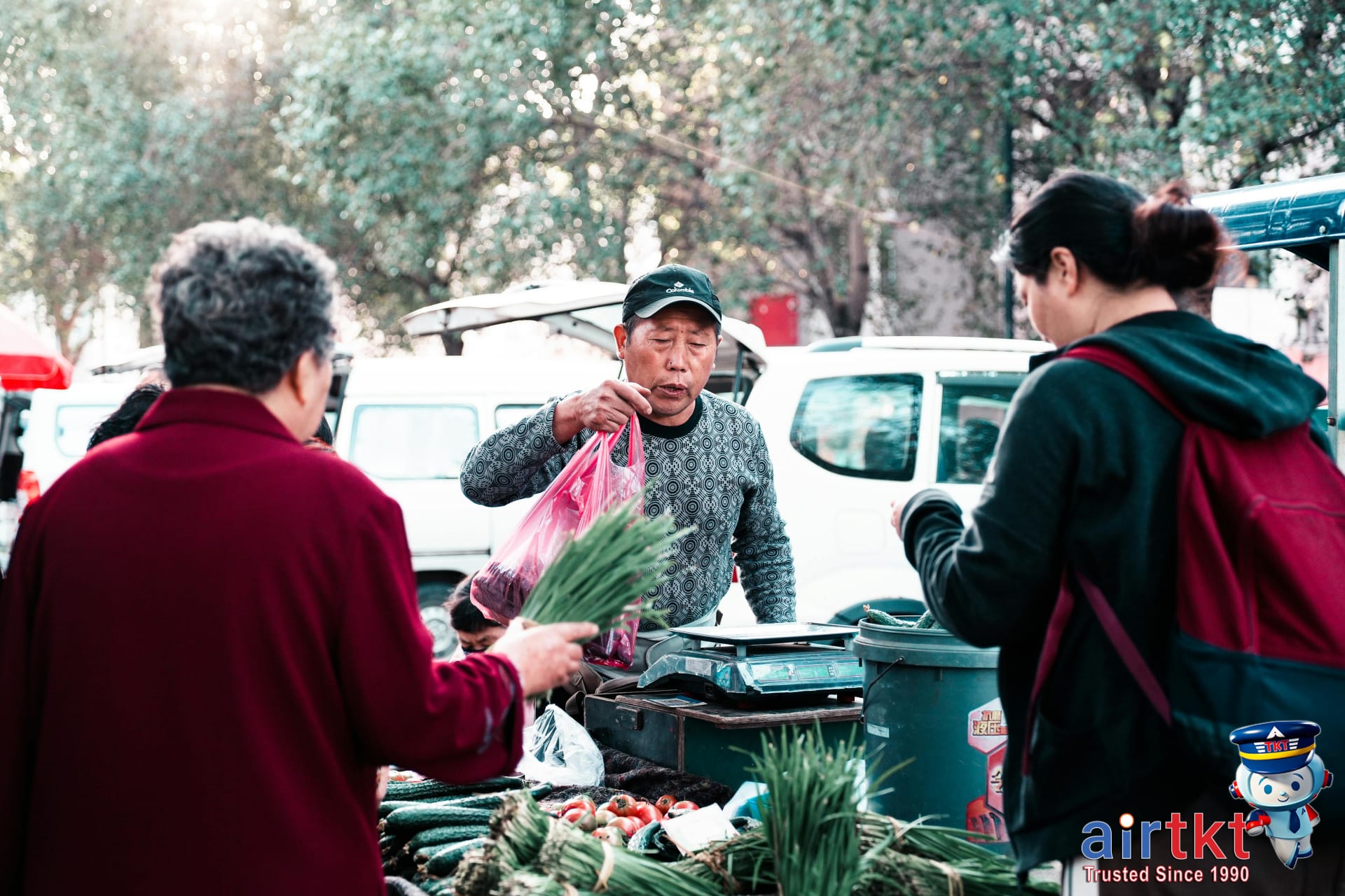 Fresh food market and local produce in Portland Oregon budget guide outdoor stalls