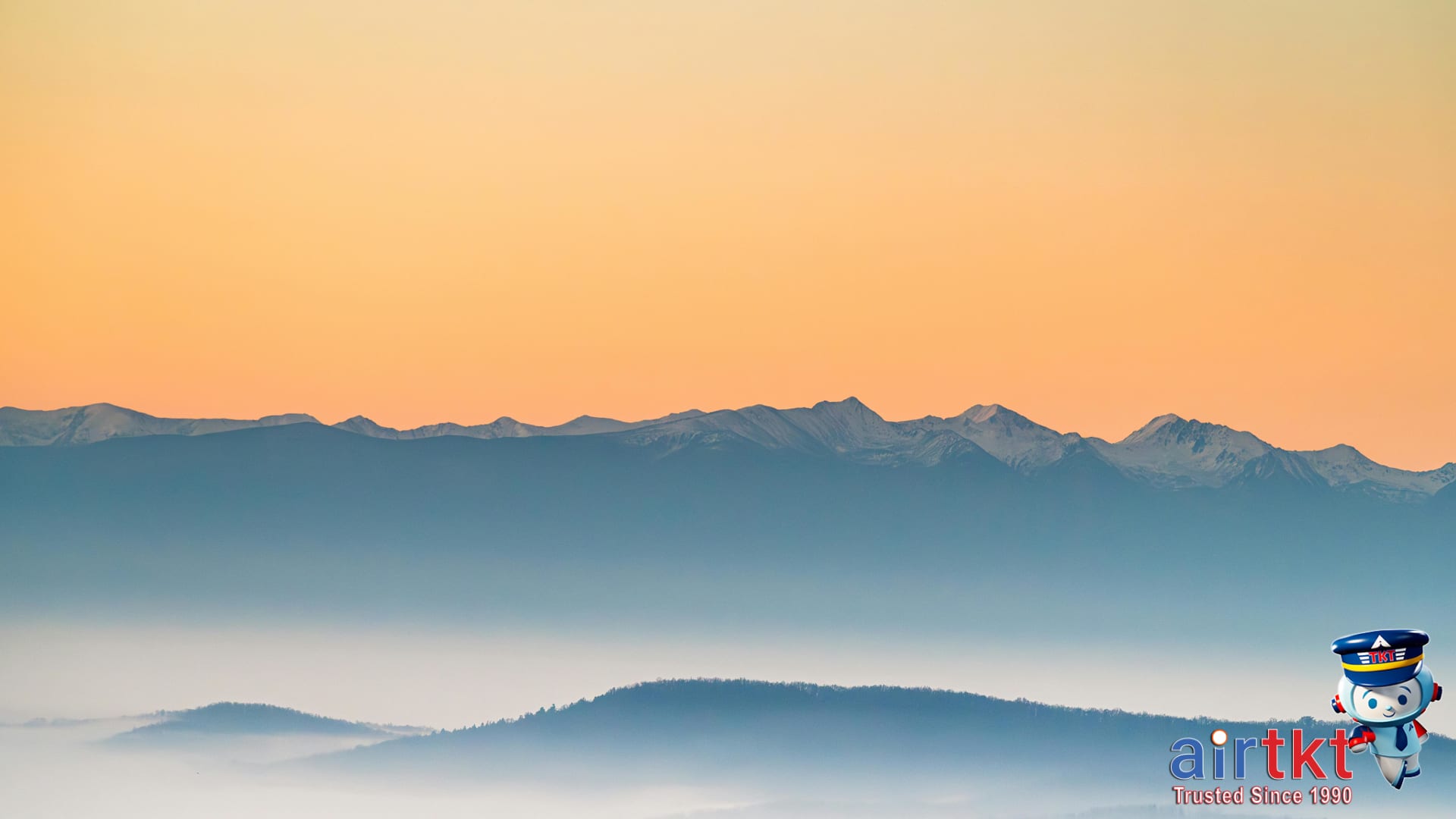 Sunrise and morning mist in Catskills mountains during peak season.