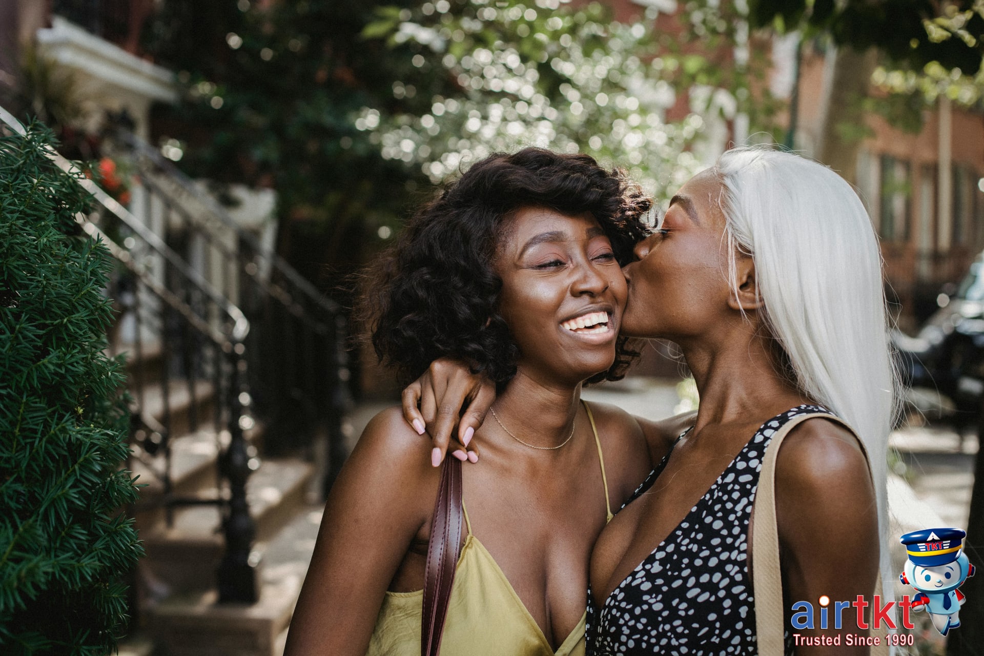 Brazilian greeting customs with cheek kisses on the street