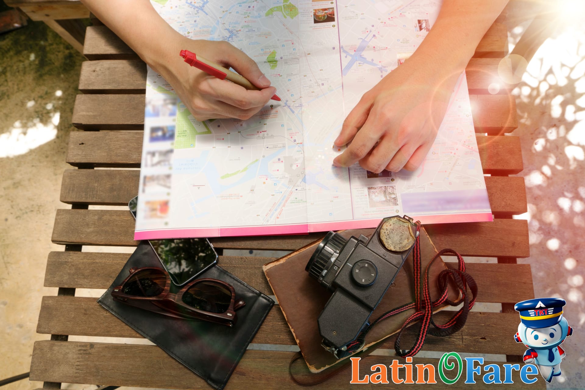 Organizing daily itinerary with activities and maps for a planned trip