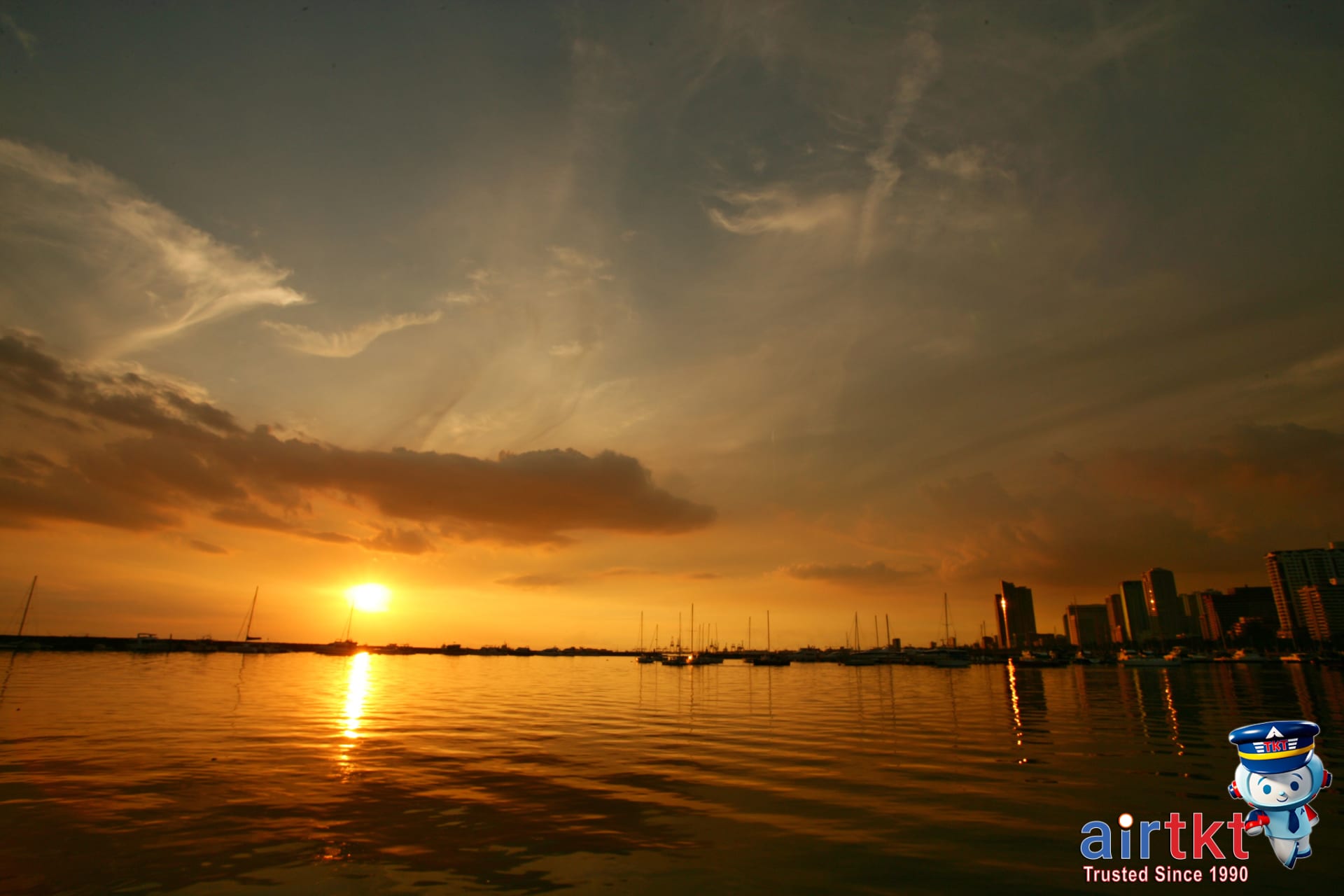 Manila Bay sunset view reflecting city lights, a beautiful Manila must-see.