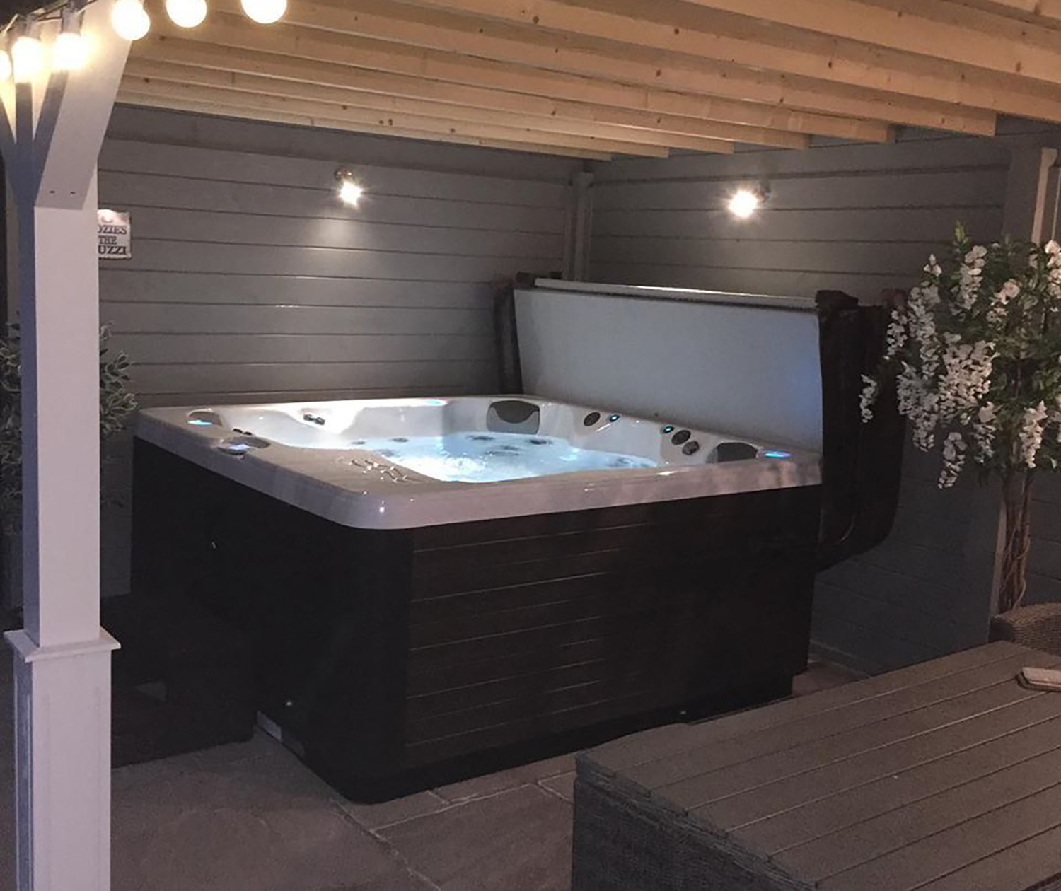 Indoor and outdoor Hot Tubs, Jacuzzi® Design Hot Tubs