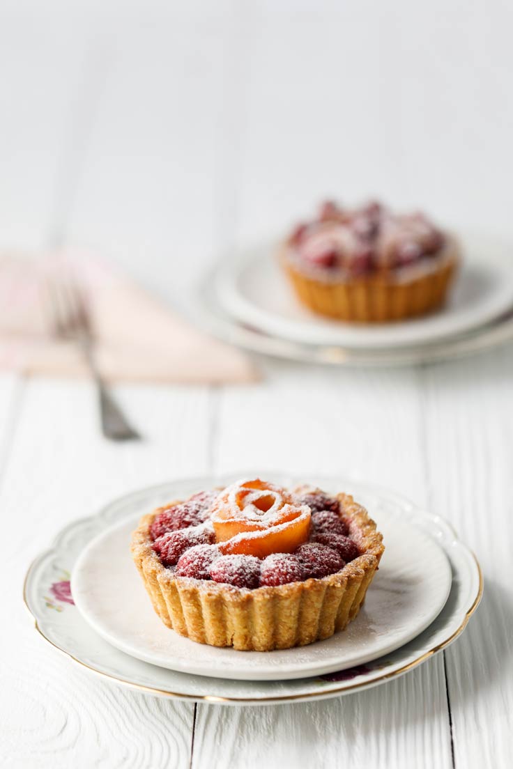 Amoretti Recipe: Peach & Raspberry Tarts