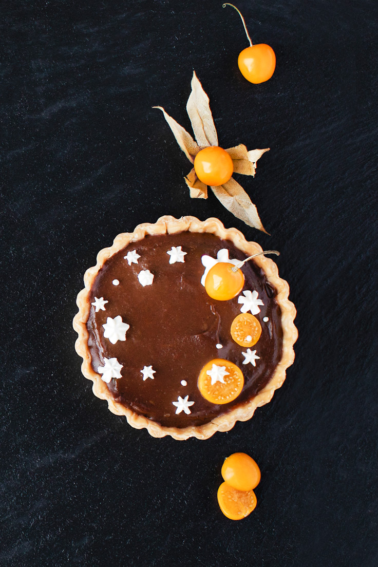 Amoretti Almond Dark Chocolate Cream Pie Recipe with gooseberries
