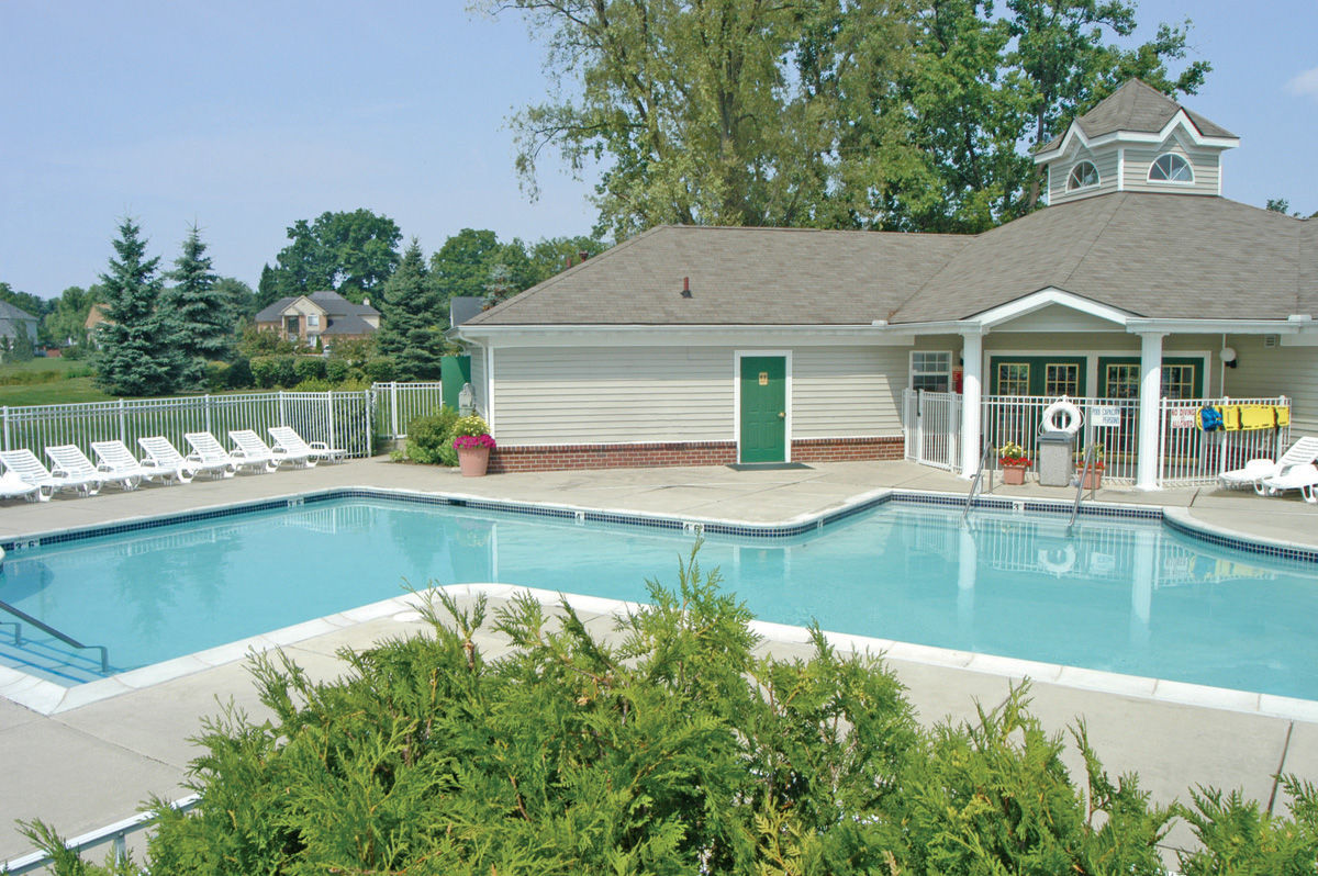 Pebble Creek, Southfield (see pics & AVAIL)