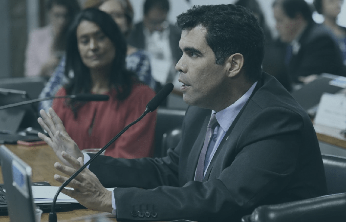 Deputado apresenta projeto que proíbe a divulgação por influencers