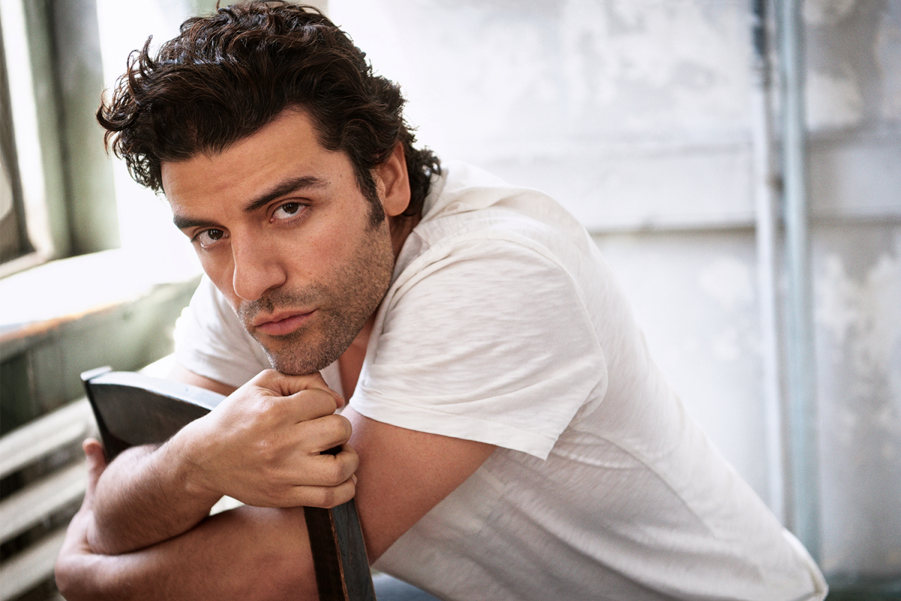 rs-240719-R1262_FEA_Oscar_Isaac_A_1_pfcudc.jpg