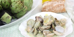 Alcachofas con almejas, una receta muy sencilla. Alcachofas con almejas, una receta muy sencilla.