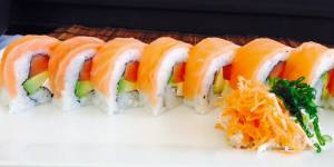 Rollo de salmón por fuera y por dentro. Rollo de salmón por fuera y por dentro.