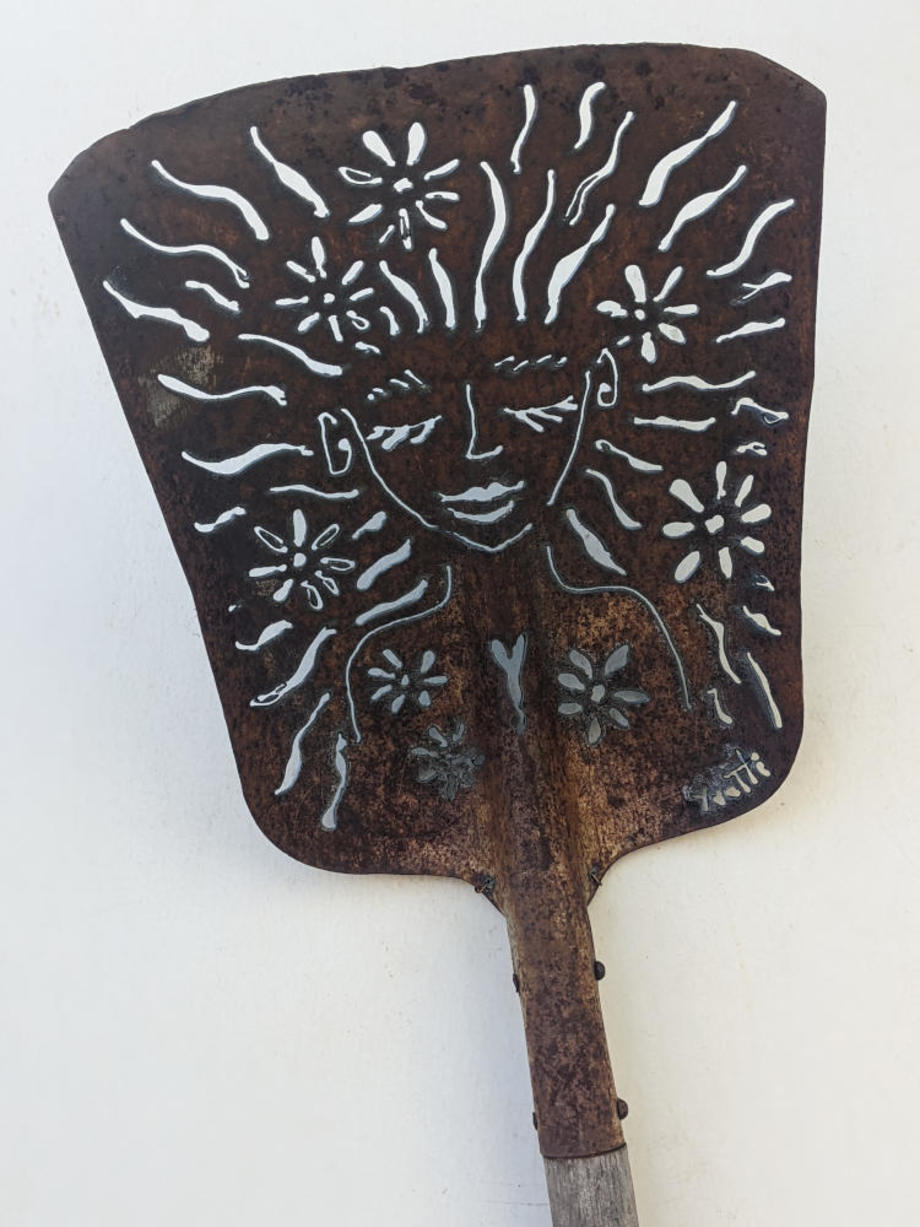 Spring Maiden shovel