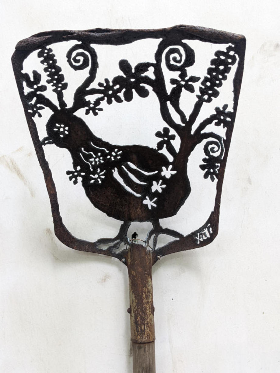 Blooming Chicken shovel