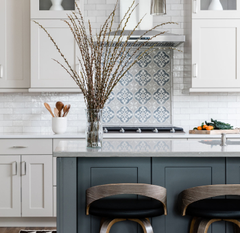 Cloe 2.5"x8" ceramic tile in White; Designer: Precision Cabinetry Design; Photographer: Stephanie Russo