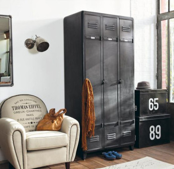 Industrial design using lockers