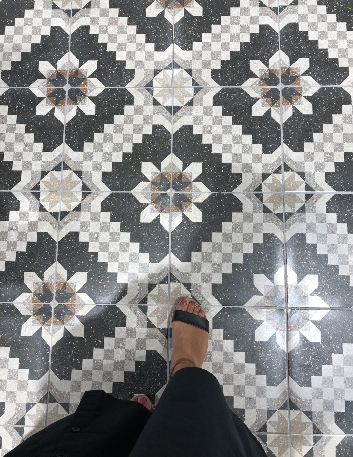 Patterned tile with a terrazzo-look base