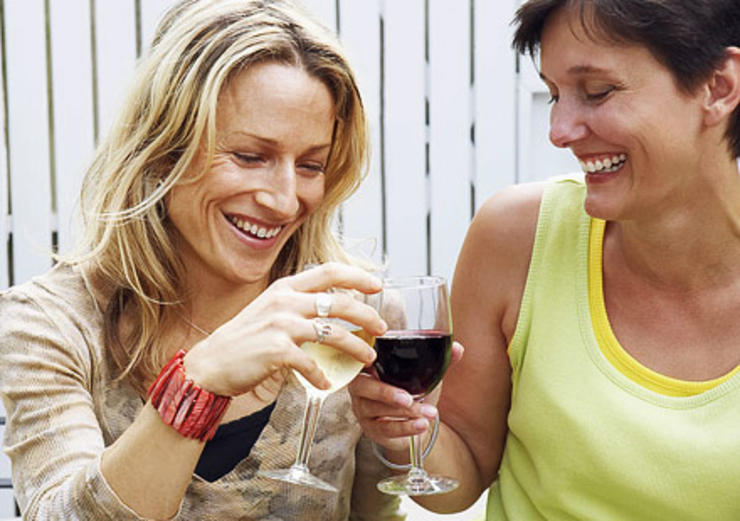 red wine and white wine lovers ( photo credit : prevention.com )