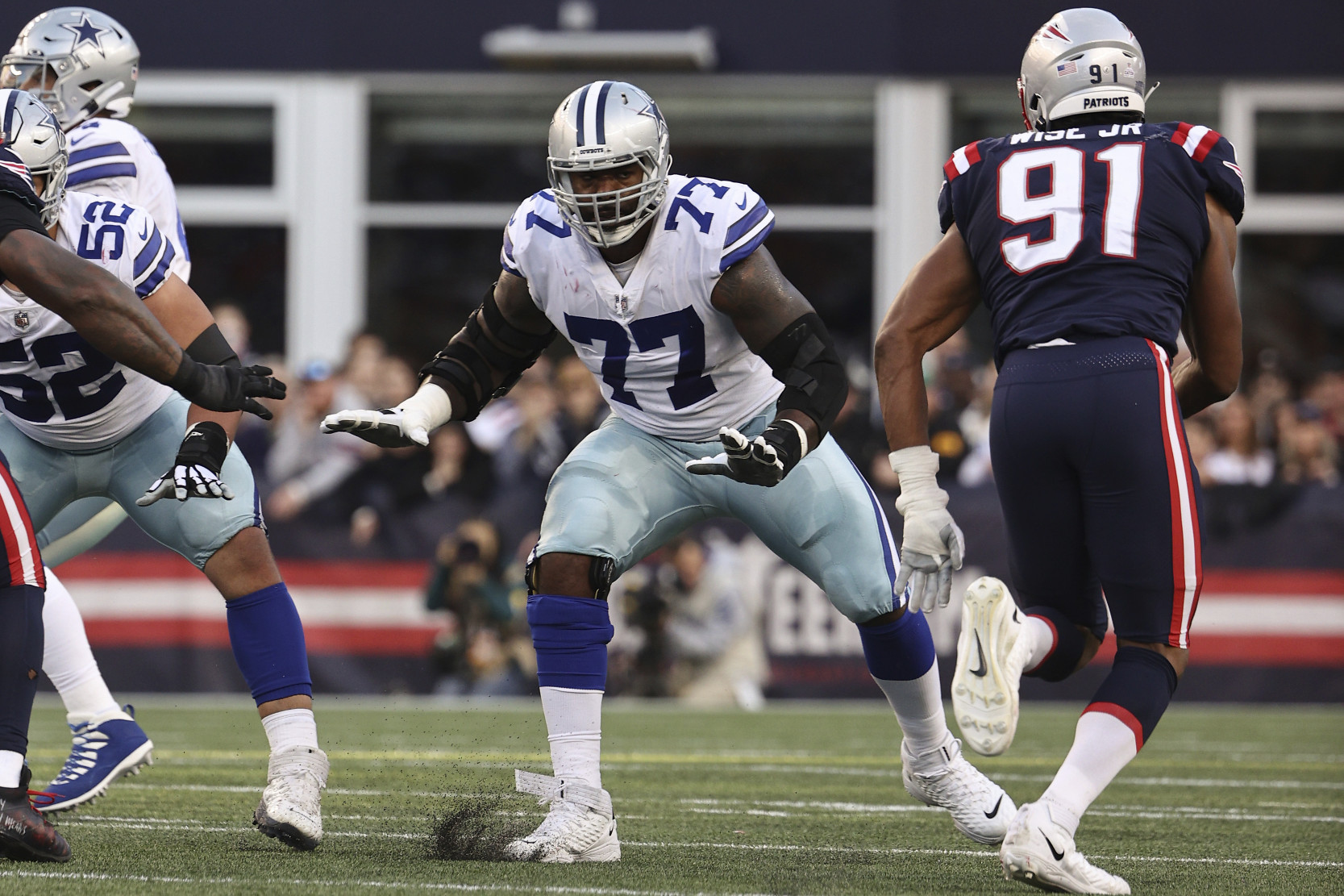 Report: Cowboys Pro Bowl LT Tyron Smith out indefinitely with