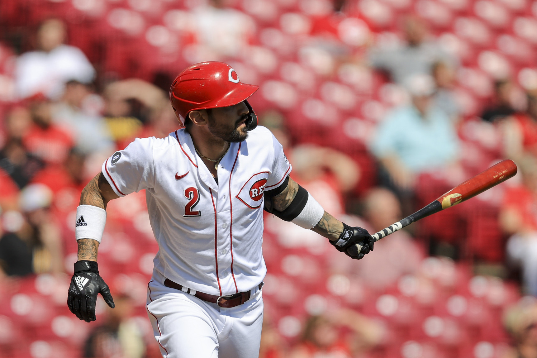 Cardinals, Reds benches clear after Nick Castellanos scores