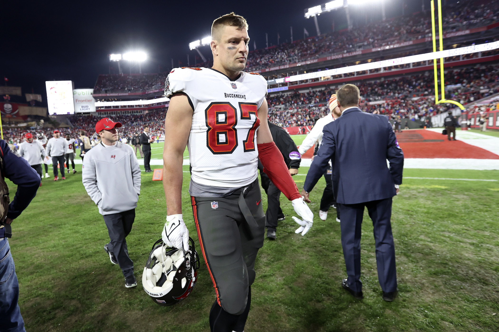 Buccaneers reserve TE jokes he'll give Rob Gronkowski the No. 87