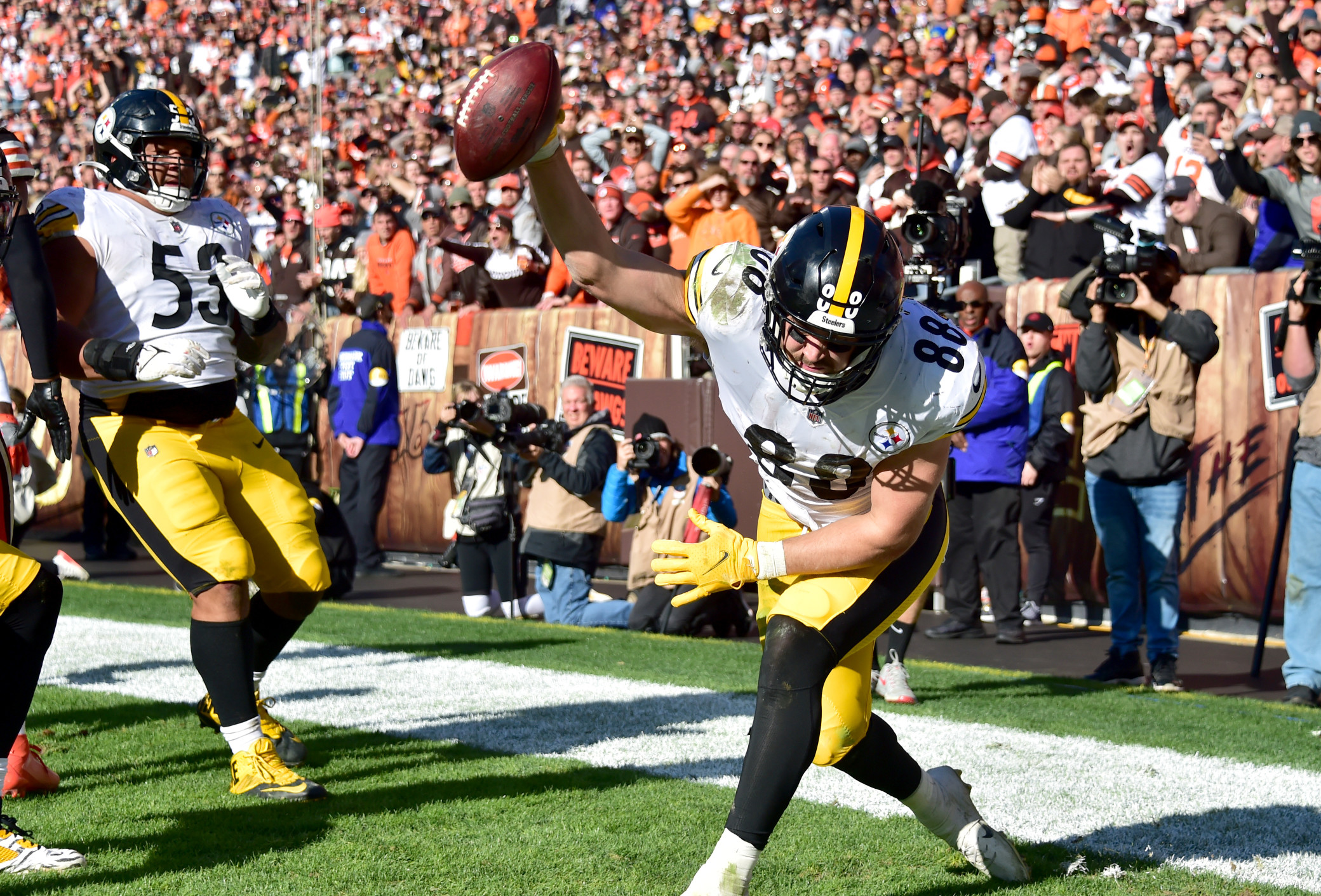 Steelers T.J. Watt clears COVID-19 protocols, will play vs. the Ravens -  Behind the Steel Curtain