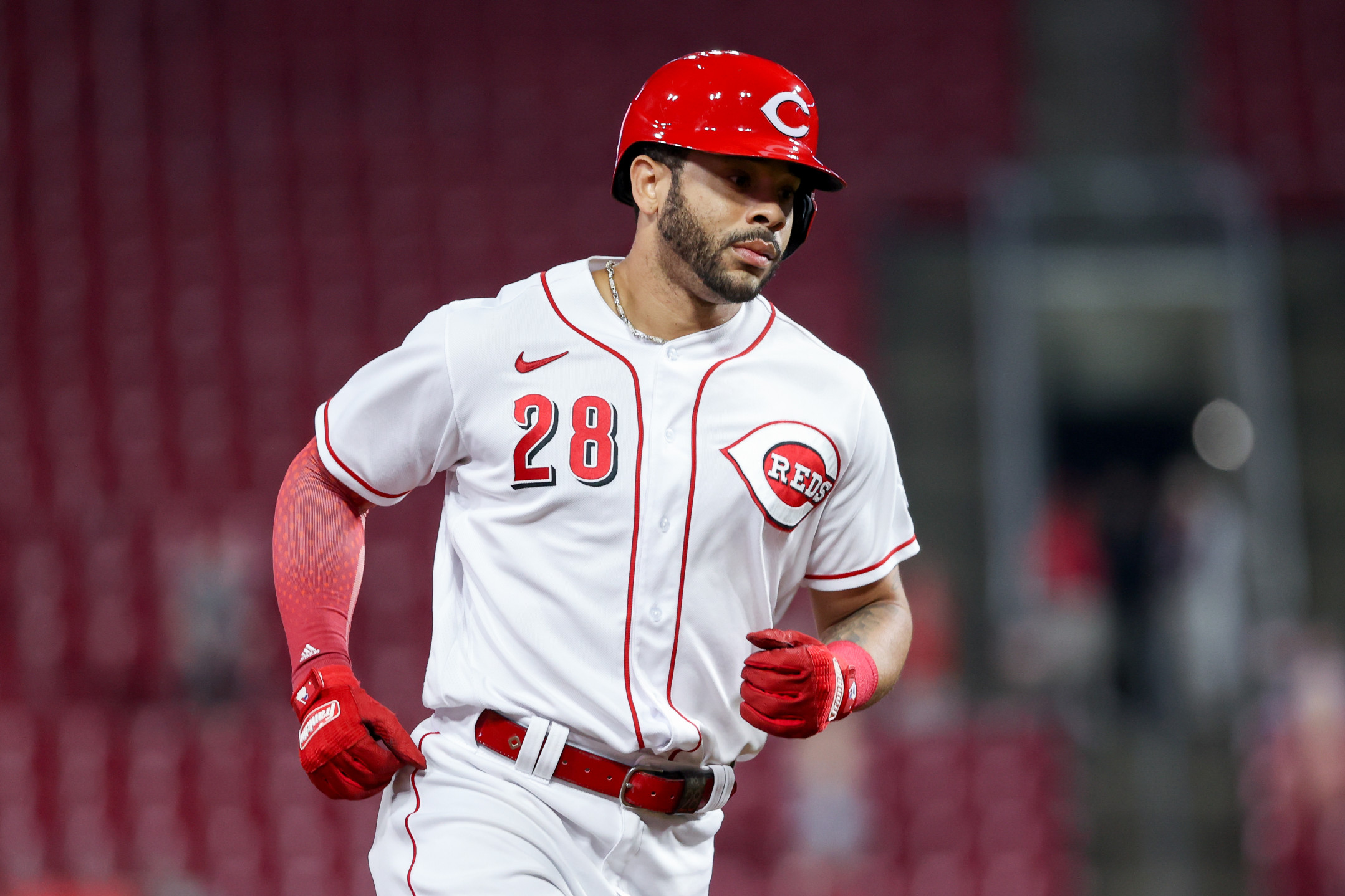 Eugenio Suarez of the Seattle Mariners looks on against the St. Louis  News Photo - Getty Images