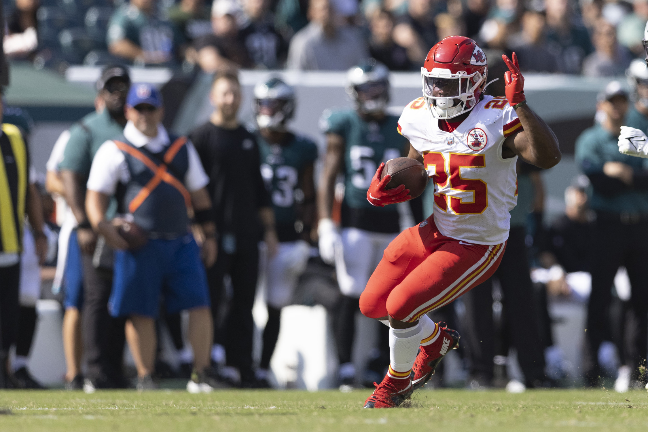 Clyde Edwards-Helaire Ranked as Top Kansas City Chiefs Trade Candidate -  Sports Illustrated Kansas City Chiefs News, Analysis and More