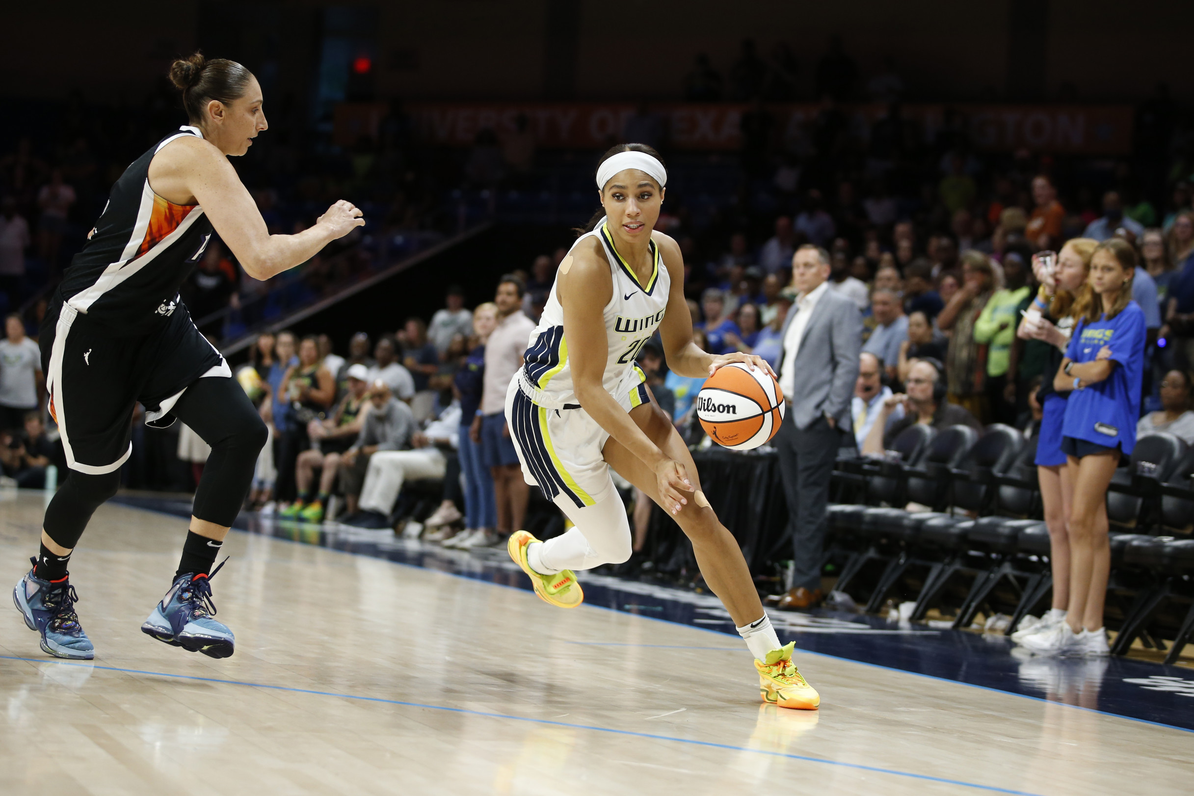 Liz Cambage, Nneka Ogwumike help Sparks earn 500th victory - Los