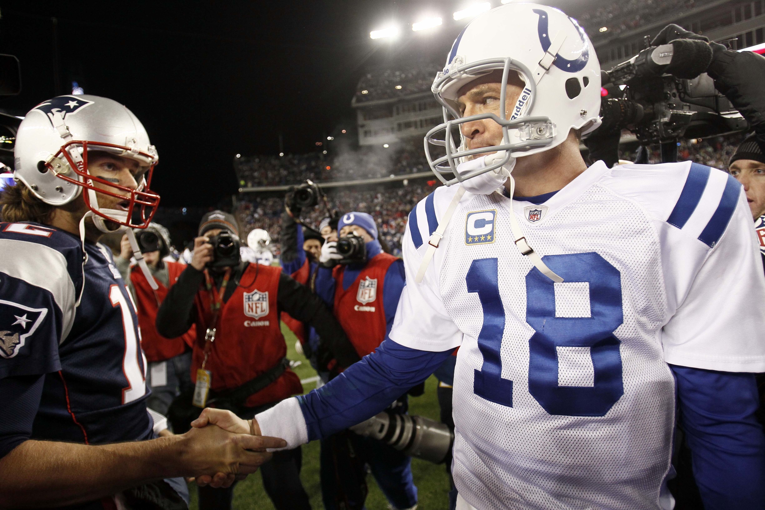 Watch: Peyton Manning Pokes Fun at Eli Manning's Super Bowl Stare on 'The  Tonight Show'