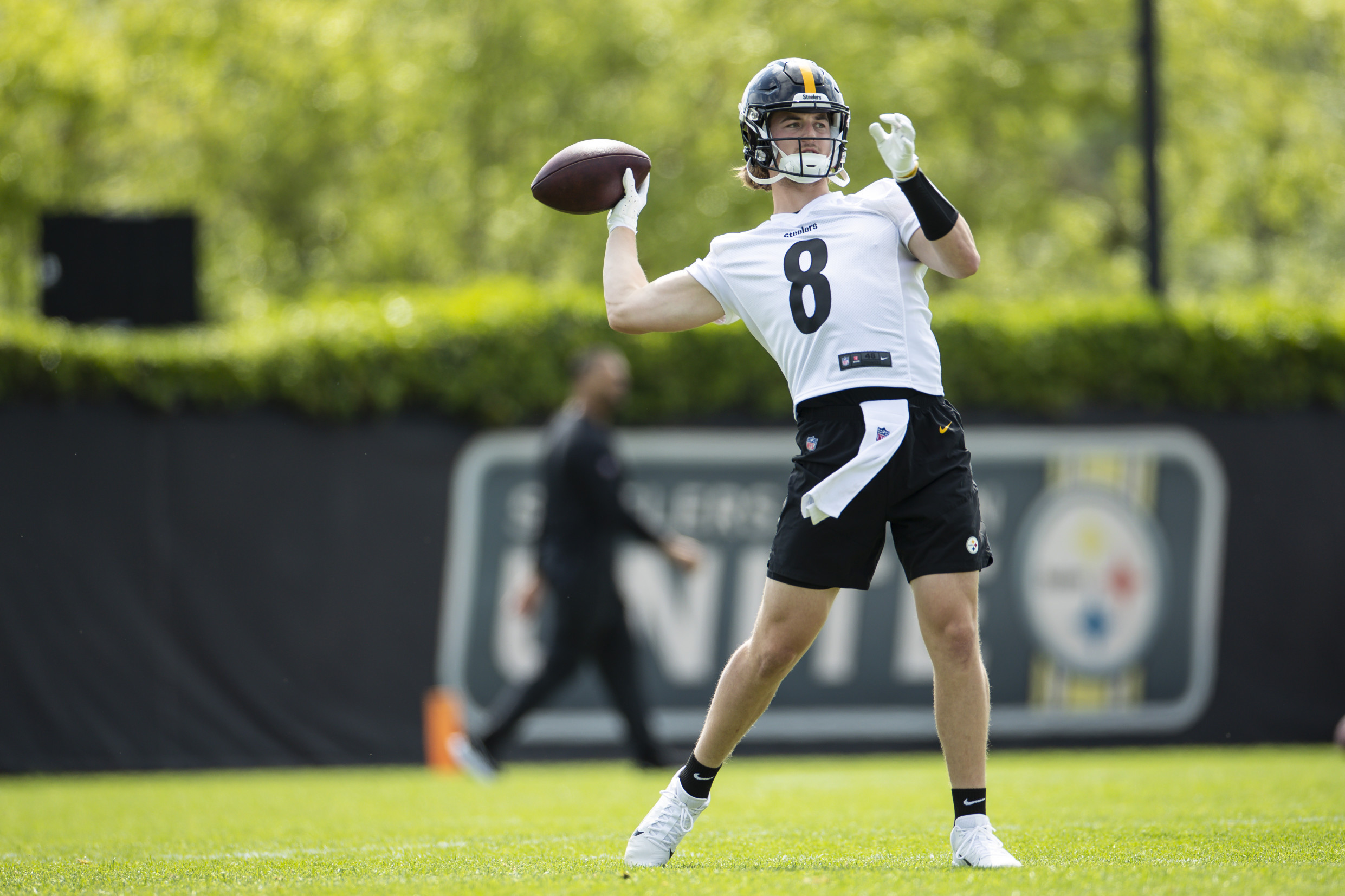 Steelers may regret allowing young backup center option walk in