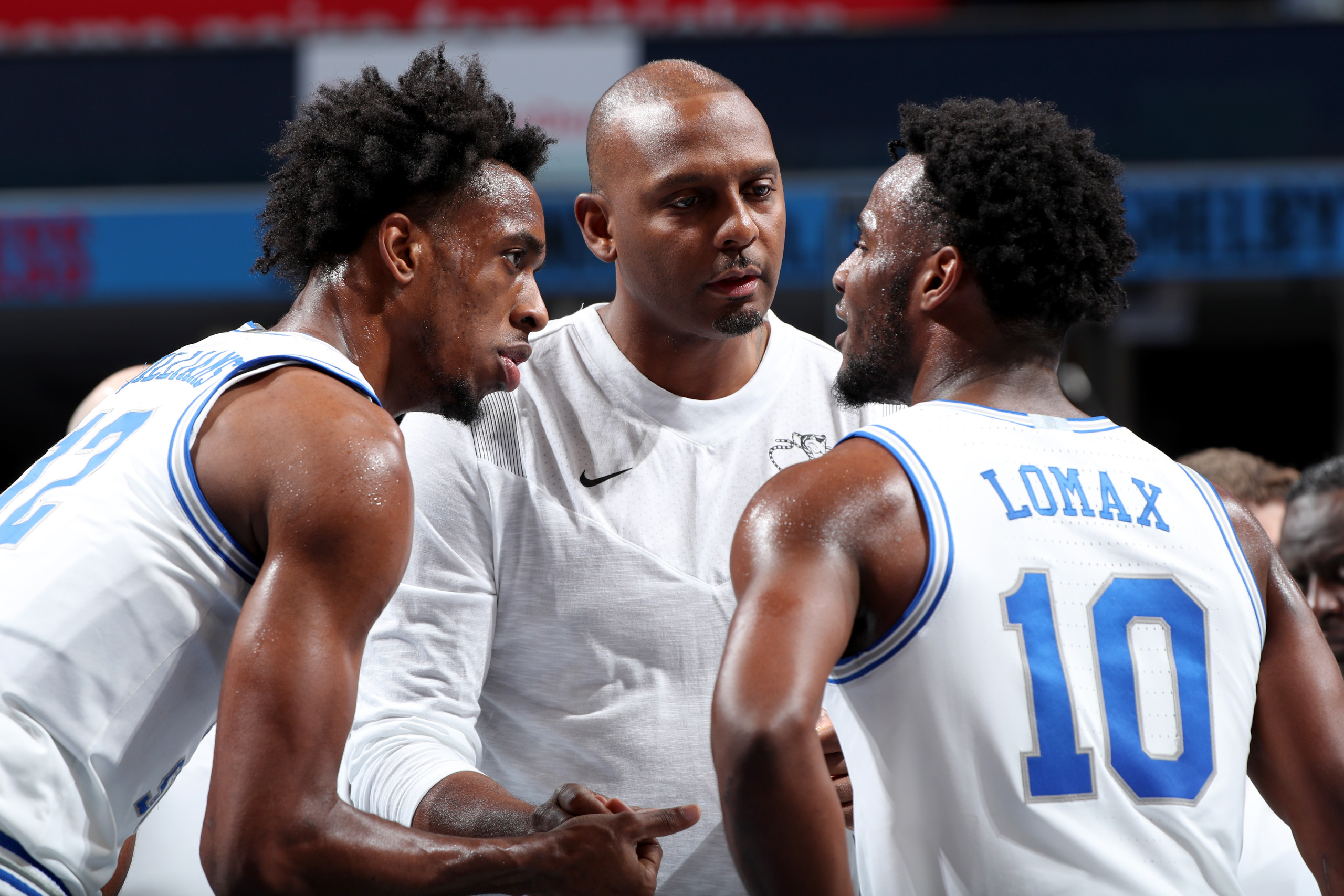 Penny Hardaway to stay at Memphis after interviewing with the