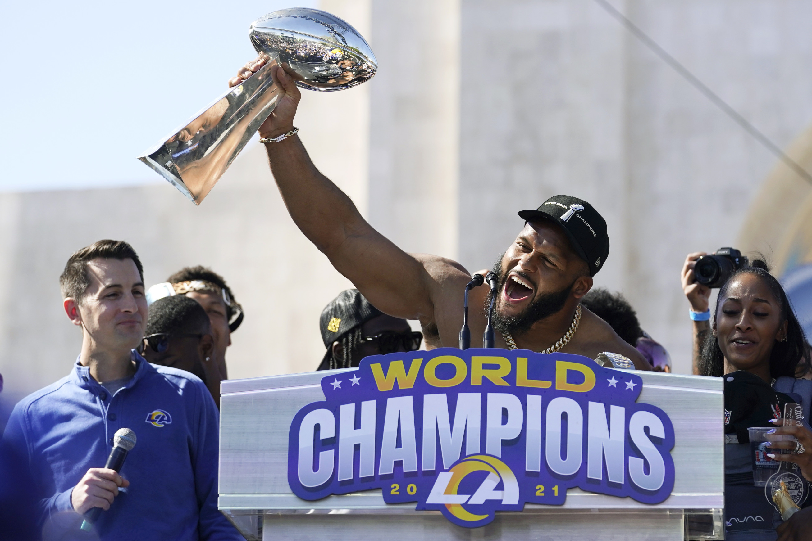Los Angeles Rams Continue Party, Take Lombardi Trophy on Super Tour -  Sports Illustrated LA Rams News, Analysis and More