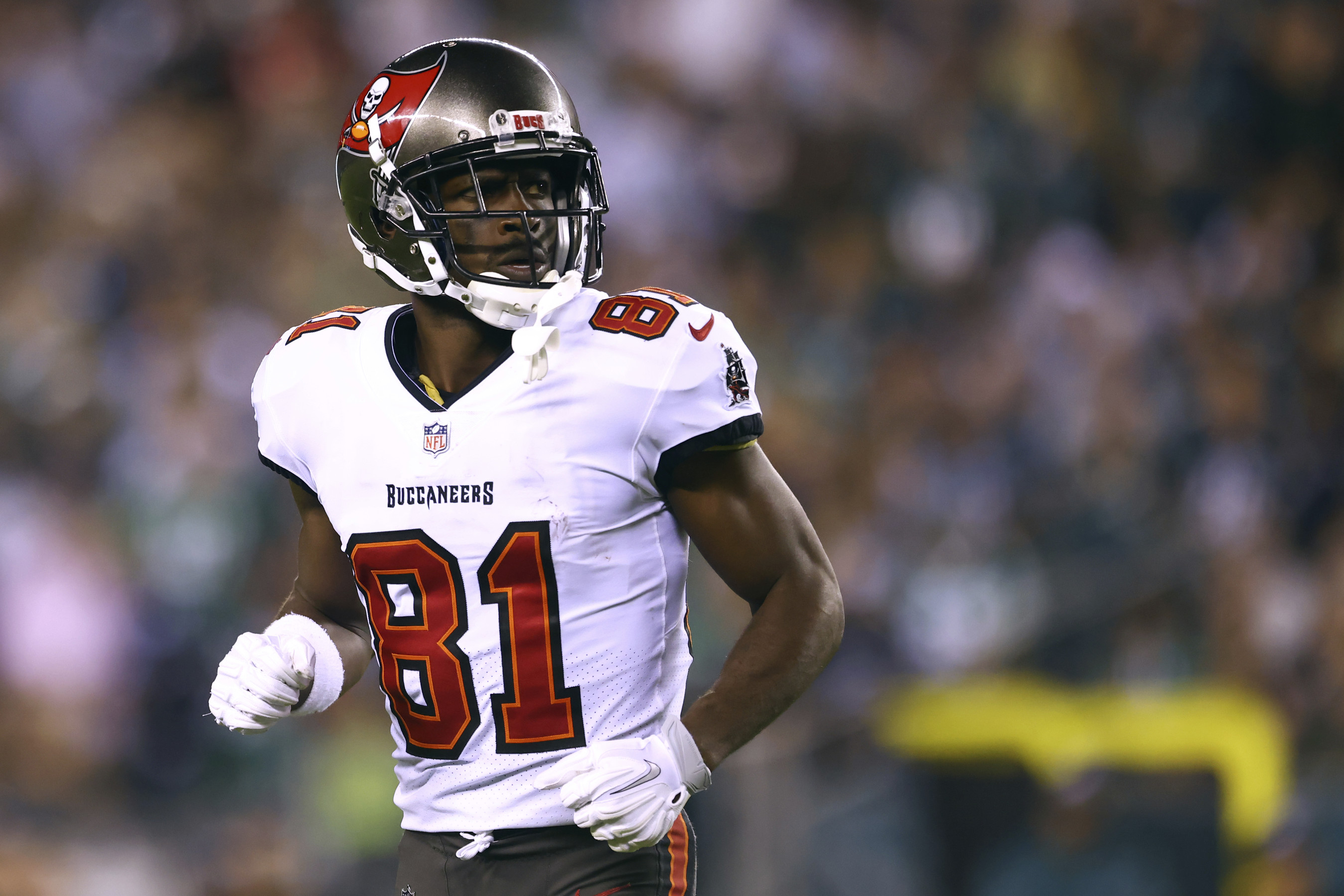 Bucs agree to deal with WR Godwin, lock in CB Davis