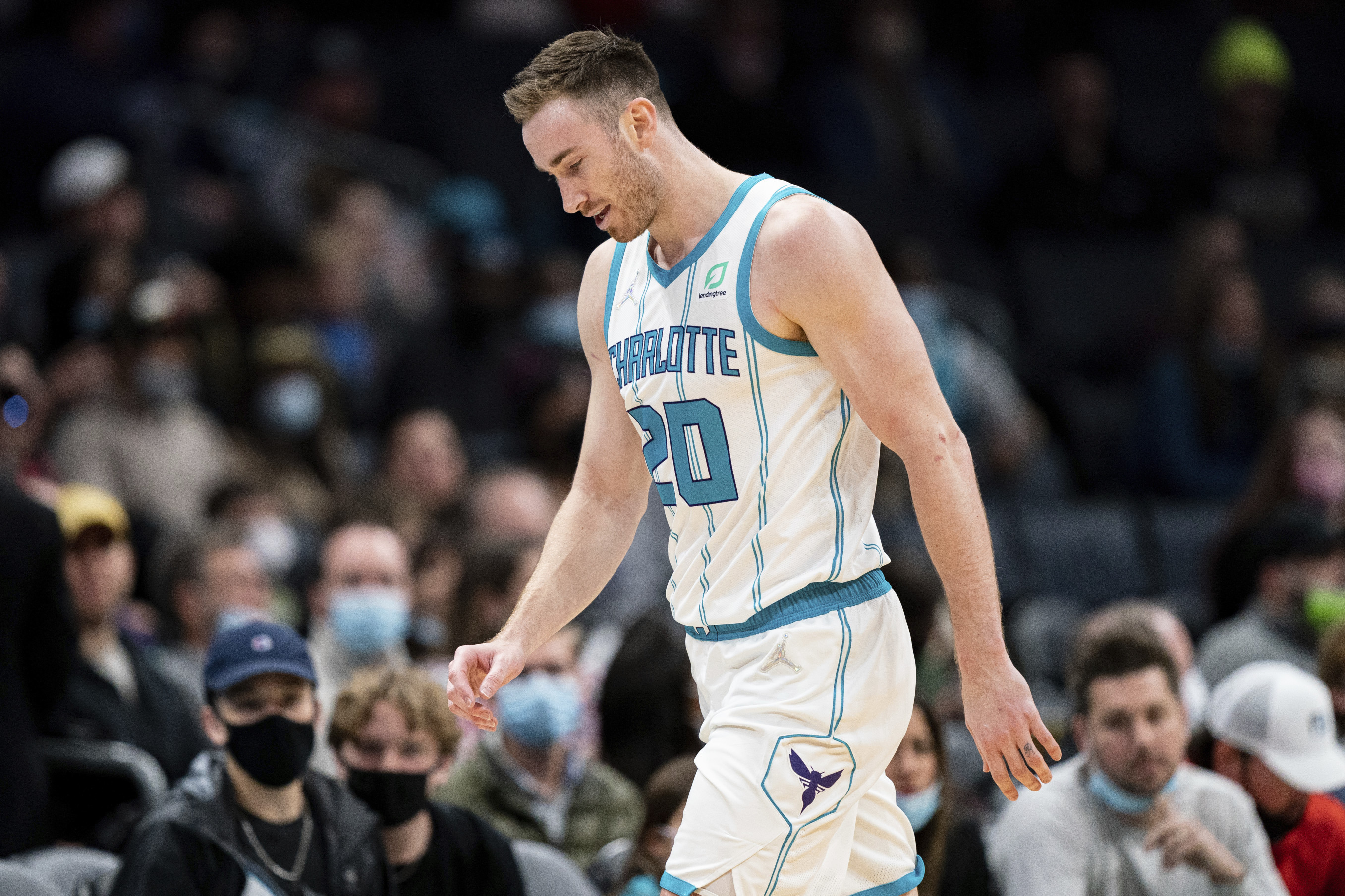 Report: Hornets' Gordon Hayward out indefinitely with fractured left  shoulder