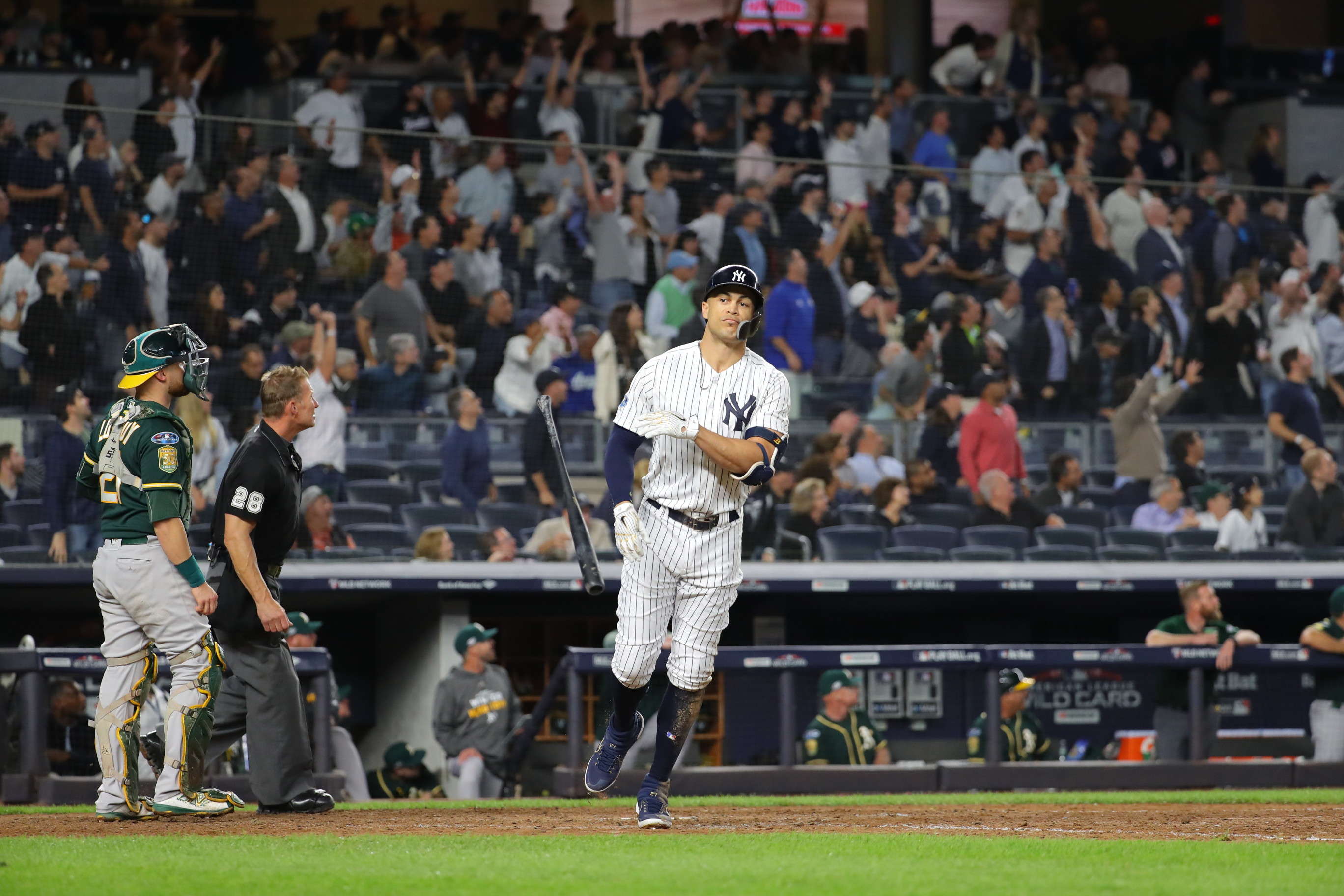 Giants and their fans win Game 1 of grudge match vs. Dodgers - Los