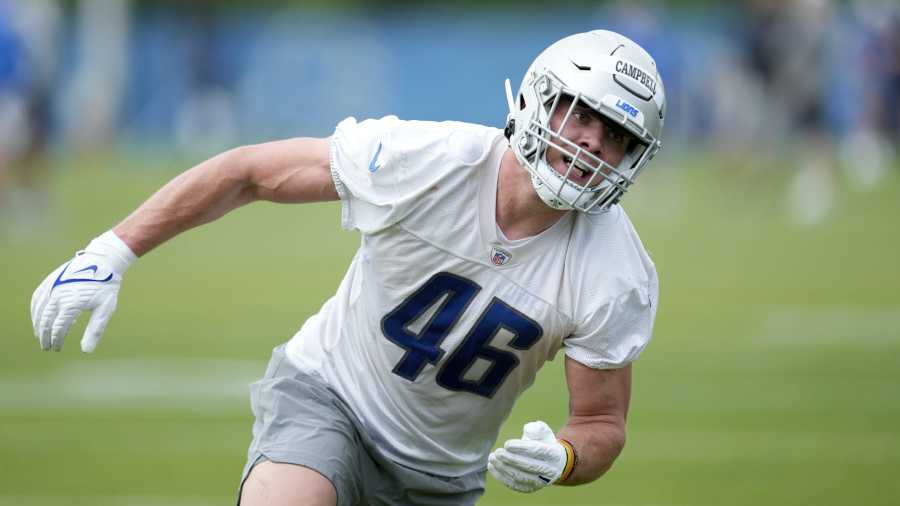 Scott Abraham on X: Former Washington QB Carson Wentz with a very good IG  post. He's working out wearing an Eagles helmet, Commanders jersey and  Colts shorts. Well done.  / X