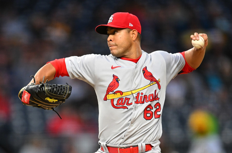 Transplant survivor tosses first pitch at Cardinals game