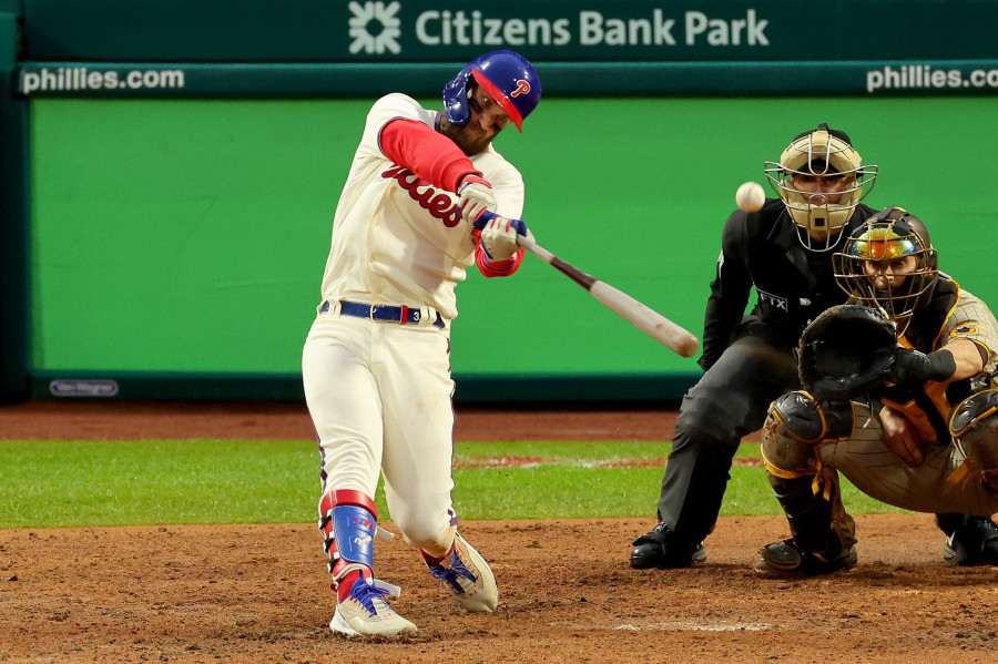 Big Dumper blasts 2 Run Homer vs Blue Jays (2022 WC Series Game 1