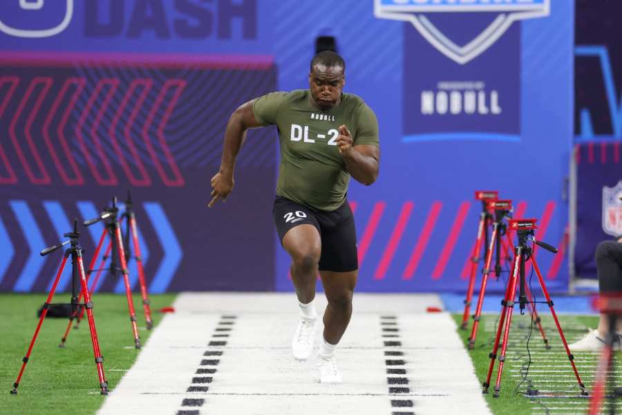 Watch Georgia DL Nolan Smith Run A 4.39 In The 40 Yard Dash