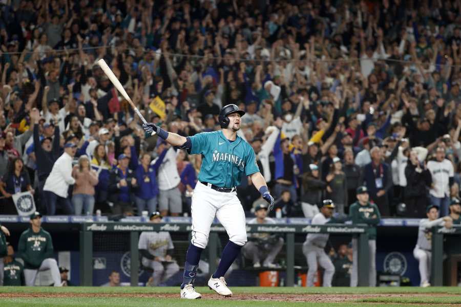 June 20 2021 San Francisco CA, U.S.A. The Phillies catcher J.T. Realmuto  (10) up at bat during the MLB game between the Philadelphia Phillies and  San Francisco Giants, Phillies lost 11-2 at