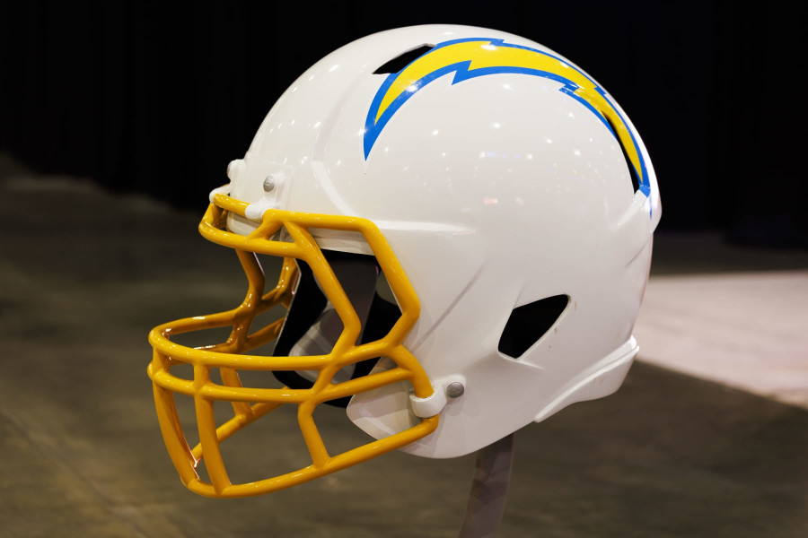 new helmet, new wallpaper ✨ - Los Angeles Chargers