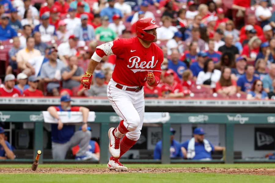 Luke Bryan made a visit to Busch Stadium to hang out/have batting