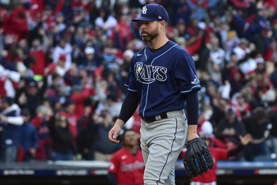 Reliever who bolted Red Sox for Phillies gets dramatic save to clinch NLDS  